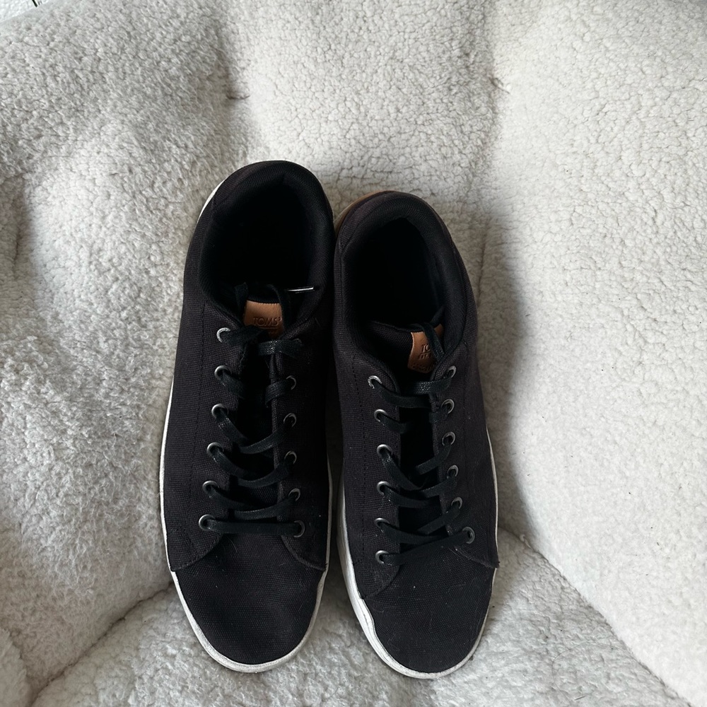 EUC toms travel lite tennis shoes
